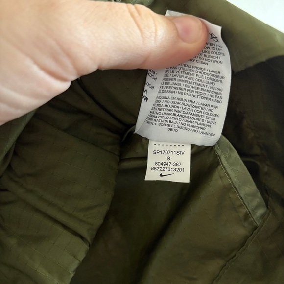 Nike Women’s Olive Green Windbreaker Rain Coat Zip Up Jacket Size Small - Picture 12 of 15